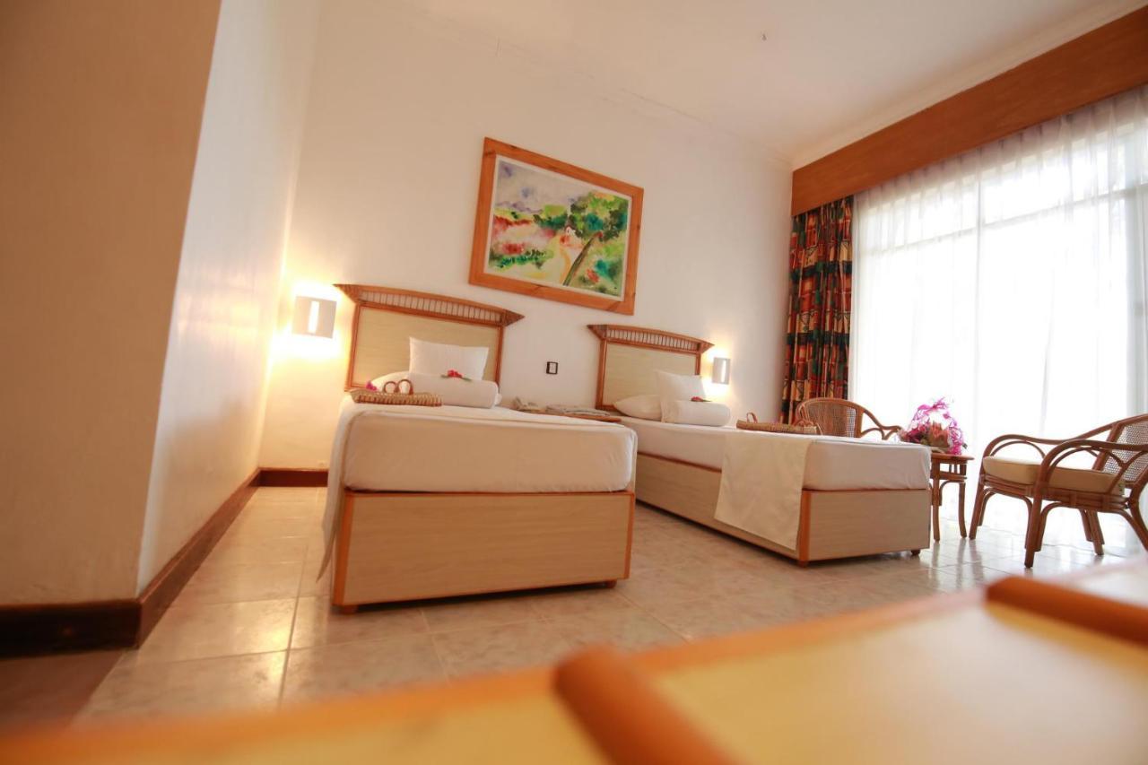 The Oasis Beach Resort 汉班托塔 外观 照片