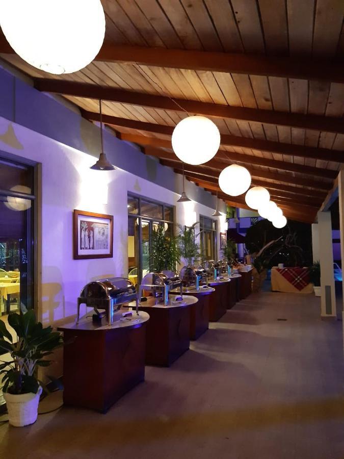 The Oasis Beach Resort 汉班托塔 外观 照片