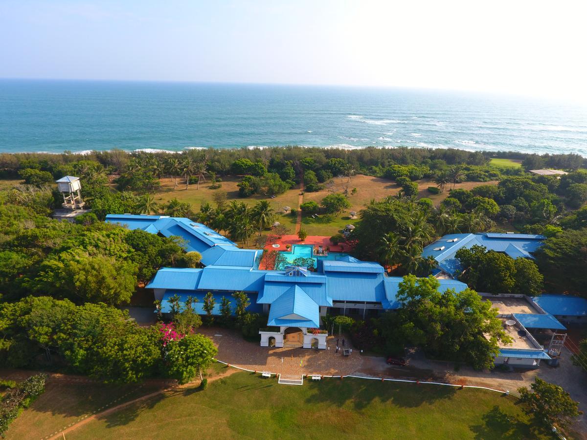 The Oasis Beach Resort 汉班托塔 外观 照片