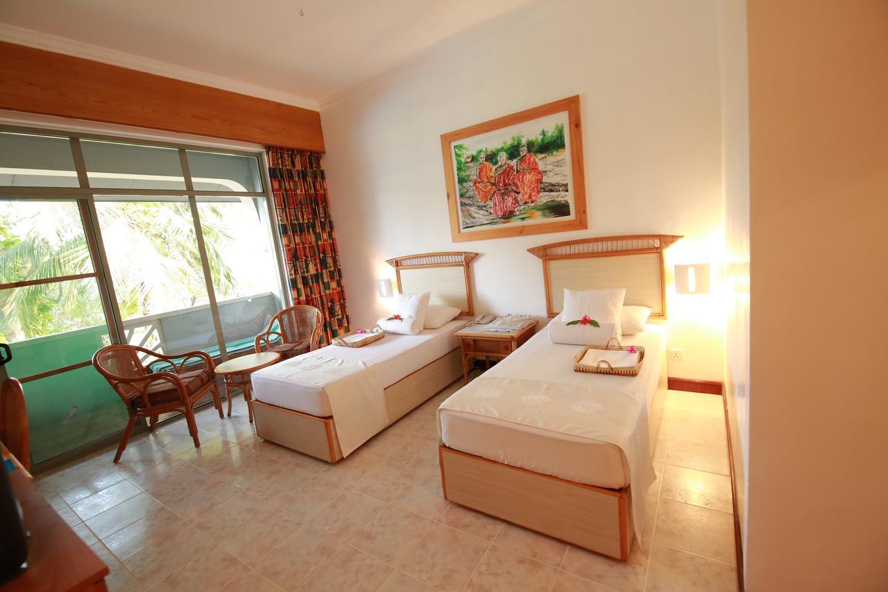 The Oasis Beach Resort 汉班托塔 外观 照片