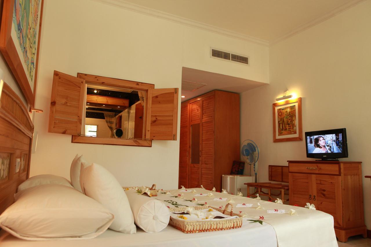 The Oasis Beach Resort 汉班托塔 外观 照片