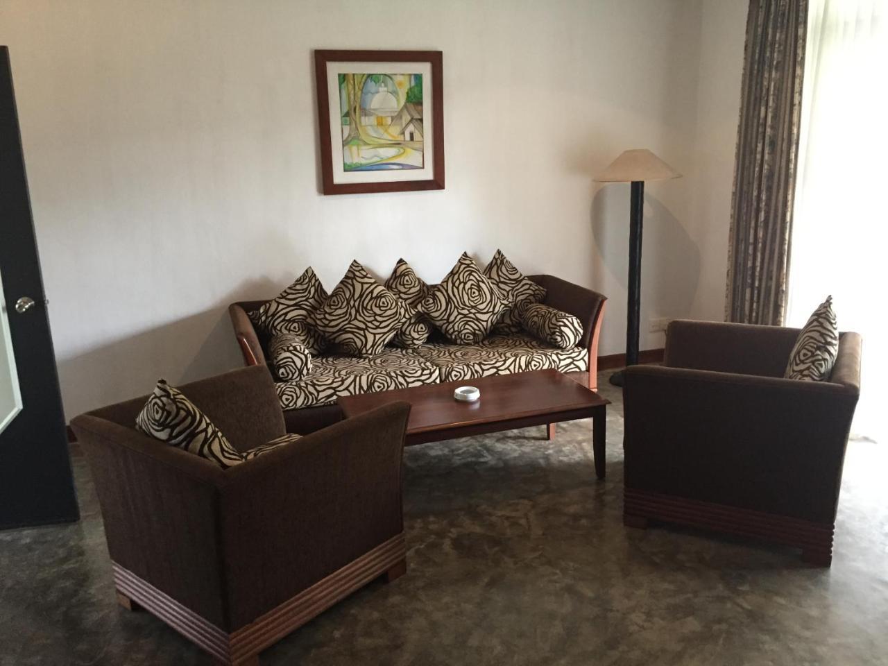 The Oasis Beach Resort 汉班托塔 外观 照片
