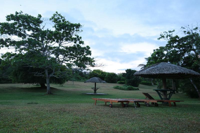 The Oasis Beach Resort 汉班托塔 外观 照片